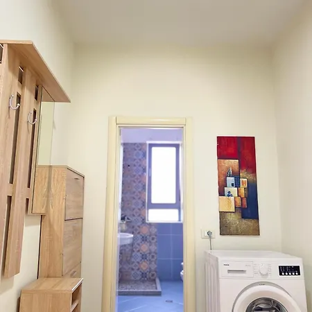 Apartment Boulevard Views - Spacious 01 Tirana