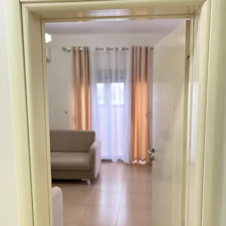 Boulevard Views - Spacious 01 Tirana