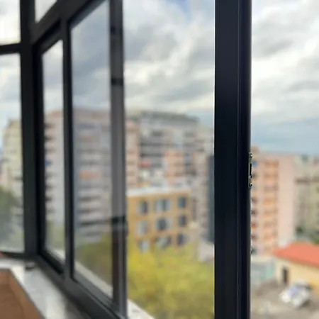 Boulevard Views - Spacious 01