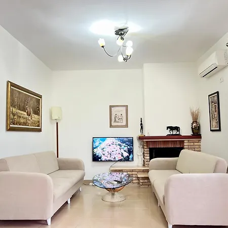Boulevard Views - Spacious 01 Apartment *